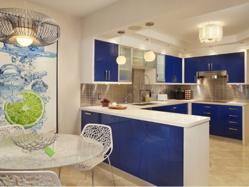 For the kitchen, flooded with sunlight, the blue color scheme is the best option