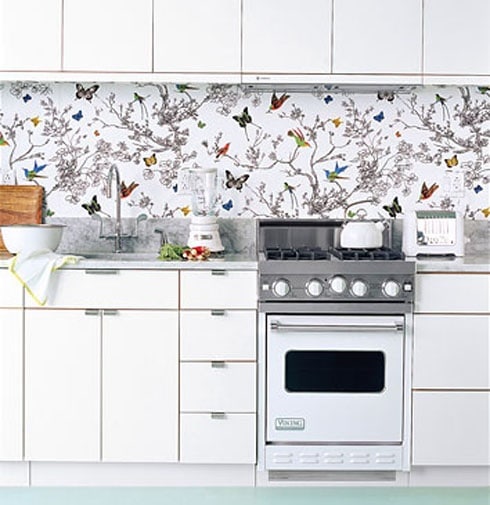 Kertas dinding juga boleh digunakan untuk menamatkan apron dapur
