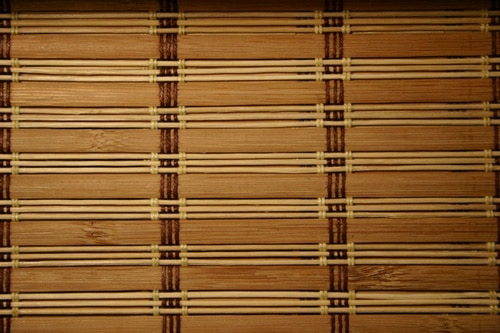 Zajímavé tkaní těchto bambusových závěsů má výraznou dekorativní hodnotu