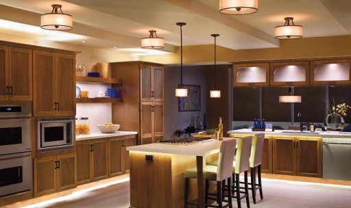 Orijinal bir masa üstü aydınlatması olan mutfak adası, mutfak tasarımının ustalarını bile etkileyecek