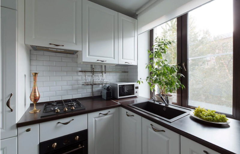 Sill-top in a small kitchen