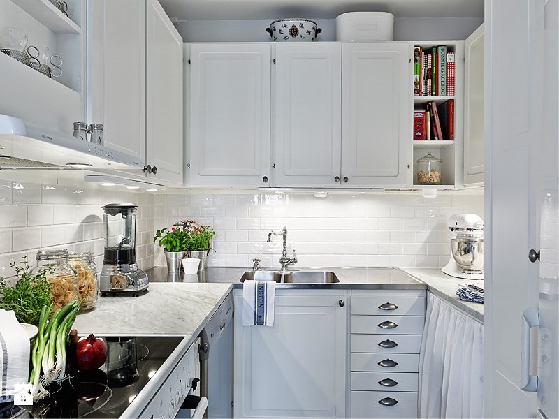 White U-shaped kitchen