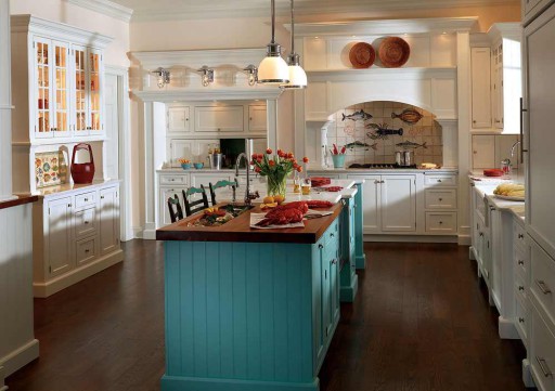 Esta cocina, decorada al estilo de Provenza, parece una cocina en la casa de un hada amable de un cuento de hadas