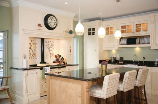 El área de trabajo, diseñada bajo el hogar, sin duda se convertirá en uno de los principales detalles decorativos de la cocina