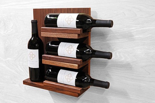 Prosta, ale niezawodna półka na wino FLOAT Wall Shelf Mini z Modern Cellar pozwoli zaoszczędzić cenne butelki