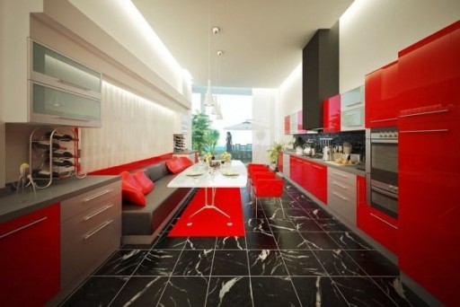 Pro prostornou kuchyni můžete nabídnout původní střídání černé, bílé a červené barvy