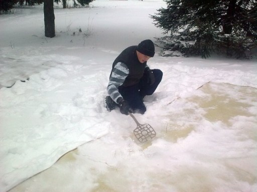 Uz pomoć snijega možete osvježiti stari i prašnjavi tepih