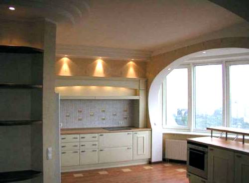 The classic style of decorating the kitchen suggests that the arch on the balcony will be semicircular