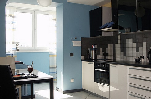 This way of combining the kitchen and the balcony is considered optimal in most cases