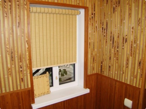 Bambusové závěsy mohou být úspěšně použity pro zdobení oken a dveří