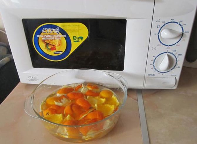 Sitrusfrukter for rengjøring av mikrobølgeovner
