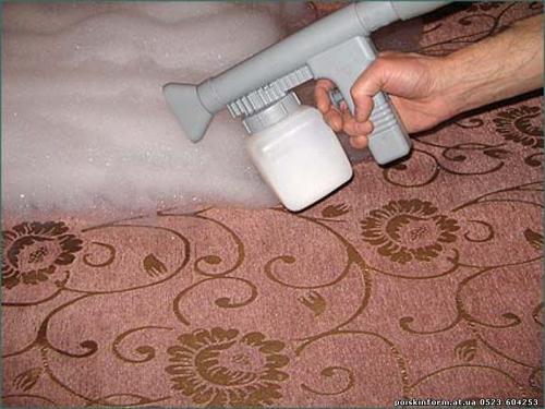 Čišćenje tepiha kuće pomoću učinkovitih deterdženata