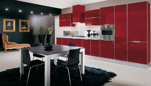 Černá a červená kuchyně je jakýmsi modelem stylu