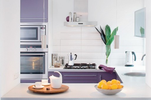 A lila konyha világításának jellemzői