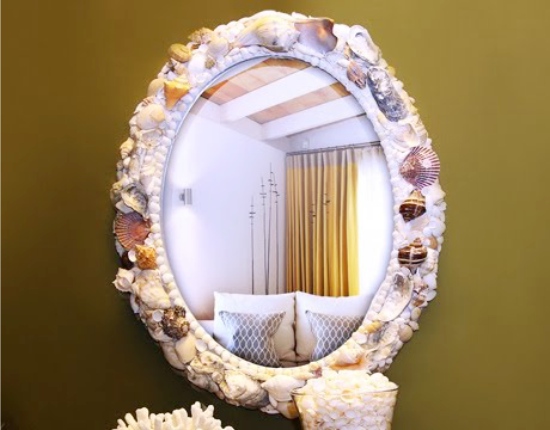Mirror dihiasi dengan kerang