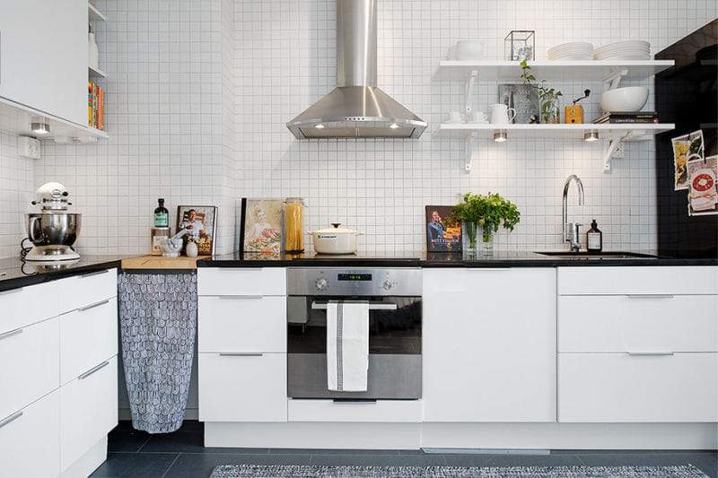 Kotiček kuhinja kvadratnih 14 kvadratnih metrov. metrov v skandinavskem slogu