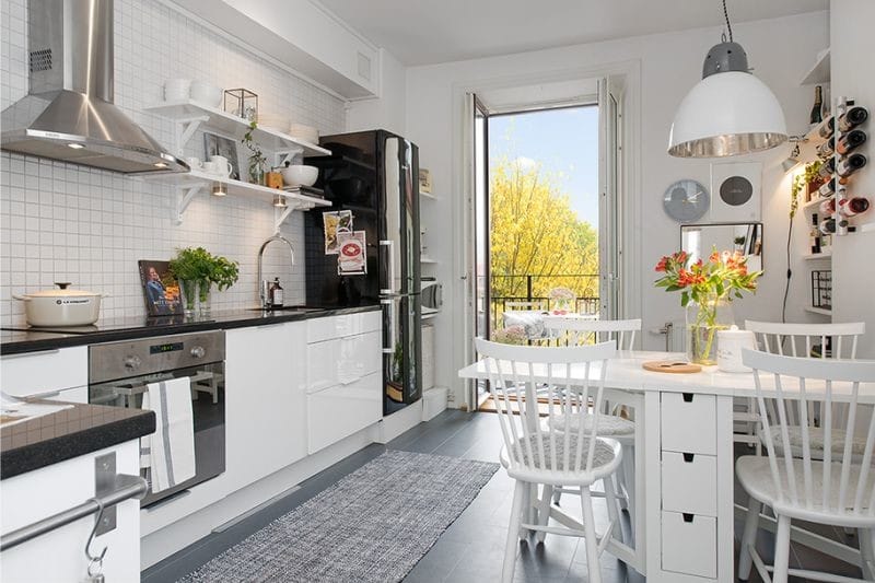 Kotiček kuhinja kvadratnih 14 kvadratnih metrov. metrov v skandinavskem slogu