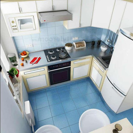 Balta-mėlyna spalvų schema puikiai tinka paprastoms šios virtuvės linijoms