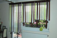Stribede gardiner i køkkenet