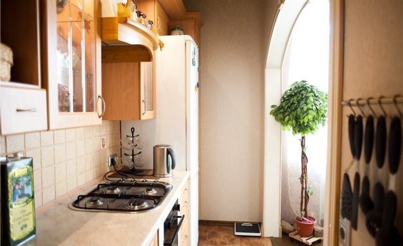 Anglický oblouk uvnitř kuchyně a obývacího pokoje