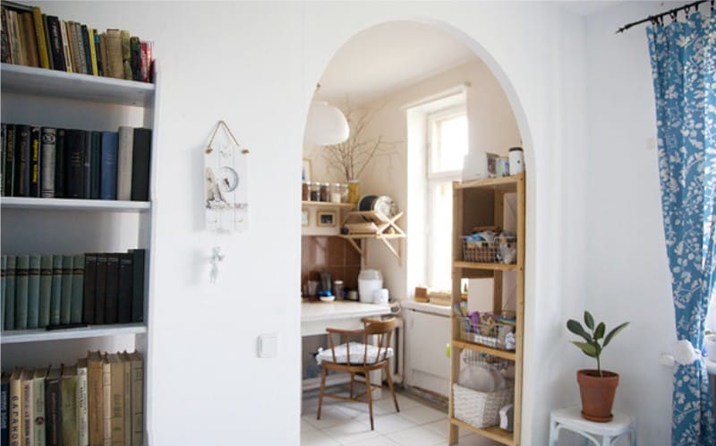 Romantický oblouk mezi kuchyní a obývacím pokojem