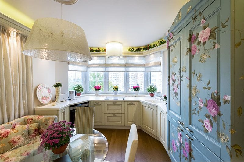 Kitchen with a bay window of 13 square meters. m