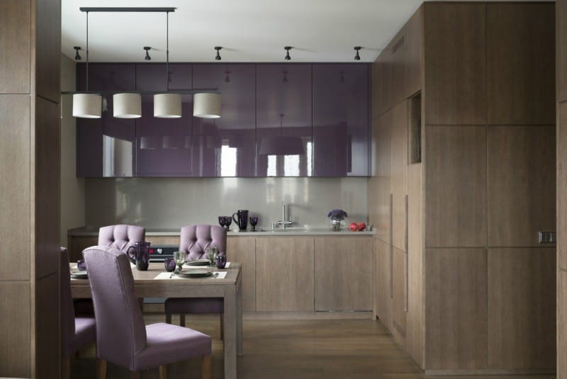 Violettbrunt kjøkken