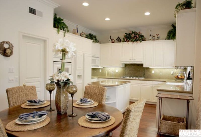 One-level gypsum plasterboard ceiling in the kitchen