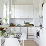 Dapur dapur dalaman dengan nada putih