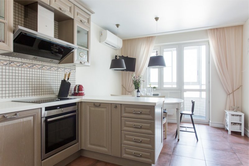 Завеси в кухнята с балкон в стила на Прованс