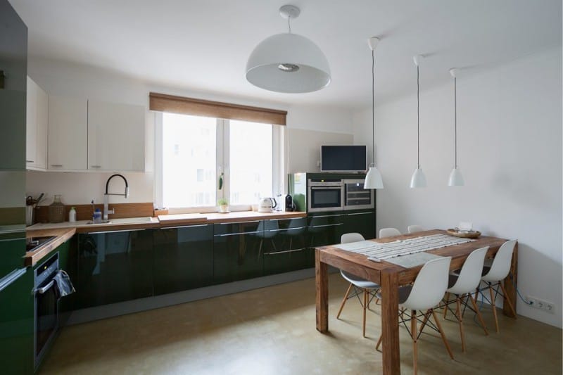 Strop v kuhinji v slogu minimalizma